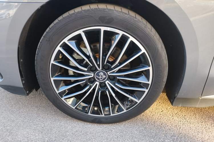 Used BYD Han 2022 DM-i 121KM Luxury Model Left Front Wheel Hub