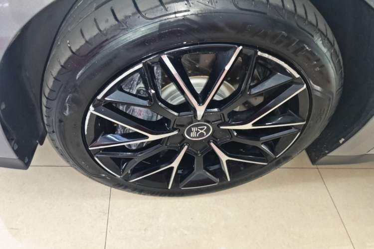 Used BYD Han 2022 DM-p 202km Four-Wheel Drive Flagship Model Left Front Wheel Hub