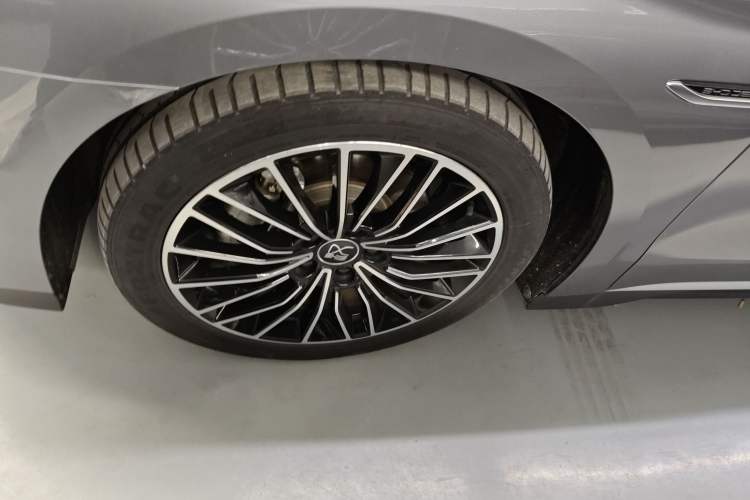 Used BYD Han 2022 DM-i 121KM Luxury Model Left Front Wheel Hub