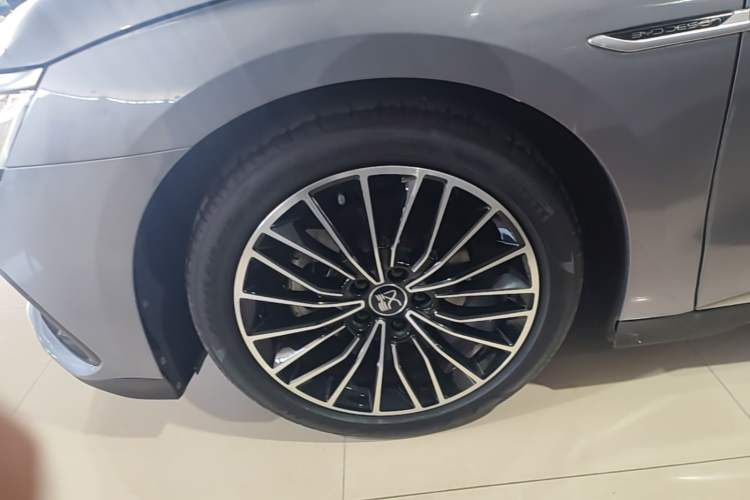 Used BYD Han 2022 DM-i 121KM Luxury Model Left Front Wheel Hub