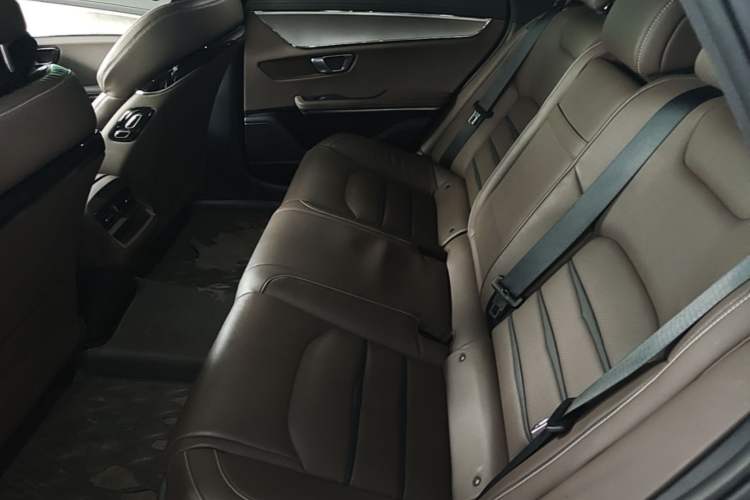 Used BYD Han 2022 EV Genesis Edition 715KM Front-Wheel-Drive Prestige Model Left Rear Seat