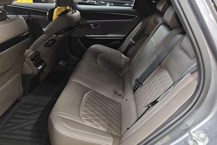 Used BYD Han 2022 EV Genesis Edition 715 km Front-Wheel-Drive Flagship Model Left Rear Seat