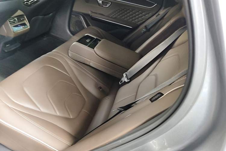 Used BYD Han 2022 EV Genesis Edition 715 km Front-Wheel-Drive Flagship Model Left Rear Seat