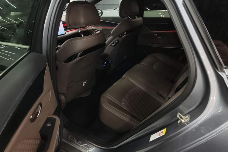Used BYD Han 2022 EV Genesis Edition 715 km Front-Wheel-Drive Flagship Model Left Rear Seat