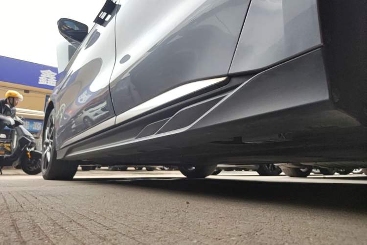 Used BYD Han 2022 EV Genesis Edition 610KM All-Wheel Drive Premium Model Left Side Sill