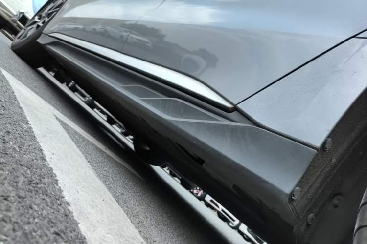 Used BYD Han 2022 EV Genesis Edition 610KM All-Wheel Drive Premium Model Left Side Sill