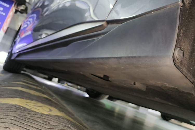 Used BYD Han 2022 EV Genesis Edition 715 km Front-Wheel-Drive Flagship Model Left Side Sill