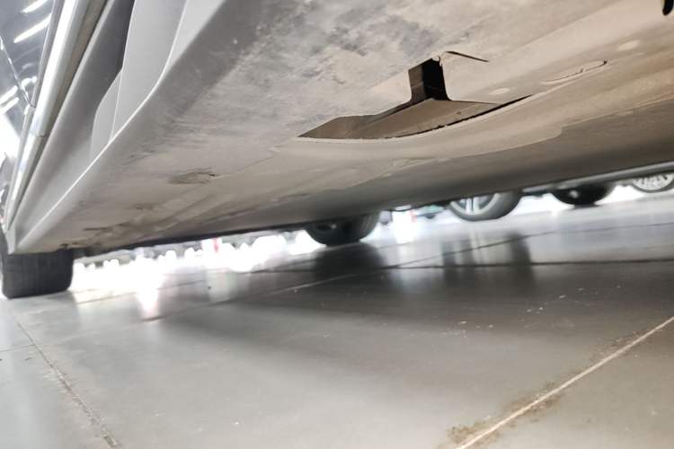 Used BYD Han 2022 EV Genesis Edition 715 km Front-Wheel-Drive Flagship Model Left Side Sill