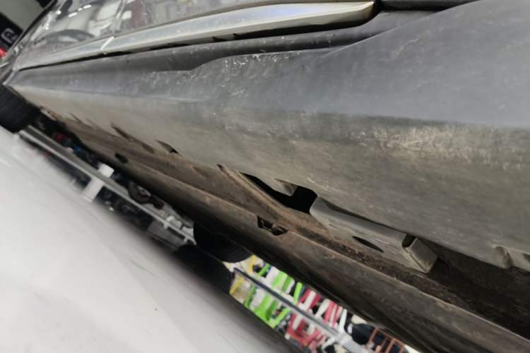 Used BYD Han 2022 EV Genesis Edition 715 km Front-Wheel-Drive Flagship Model Left Side Sill