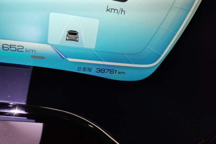 Used BYD Han 2022 EV Genesis Edition 715KM Front-Wheel-Drive Prestige Model Odometer Close Up