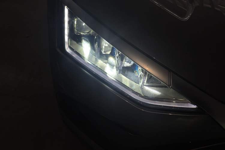 Used BYD Han 2022 DM-i 121KM Luxury Model Right Front Headlight