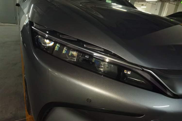 Used BYD Han 2022 EV Genesis Edition 715 km Front-Wheel-Drive Flagship Model Right Front Headlight
