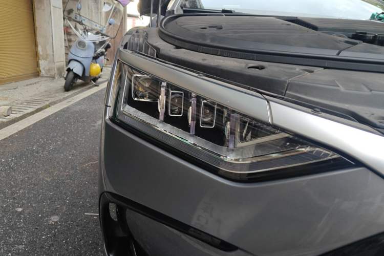 Used BYD Han 2022 DM-i 121KM Luxury Model Right Front Headlight