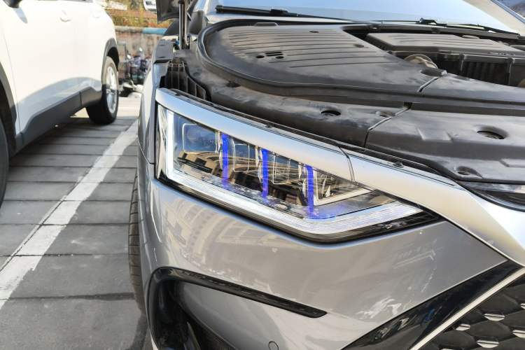 Used BYD Han 2022 DM-i 121KM Prestige Model Right Front Headlight