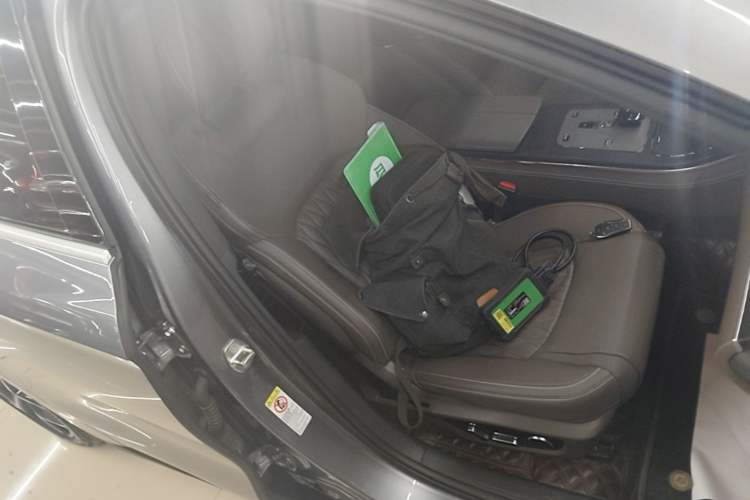 Used BYD Han 2022 EV Genesis Edition 715 km Front-Wheel-Drive Flagship Model Right Front Seat