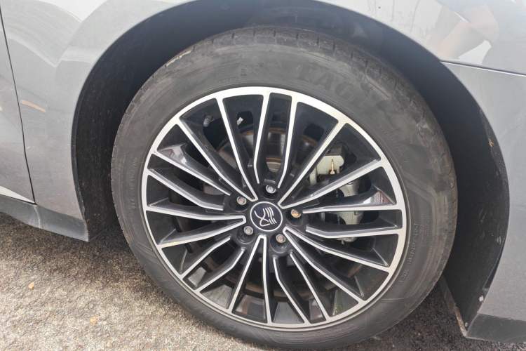 Used BYD Han 2022 DM-i 121KM Prestige Model Right Front Wheel Hub