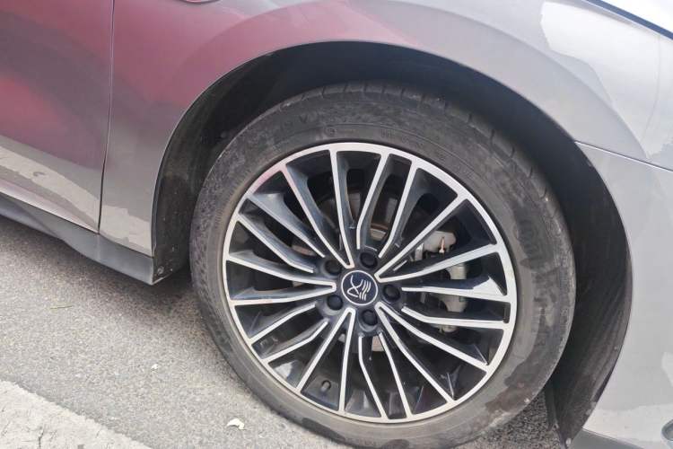 Used BYD Han 2022 DM-i 121KM Luxury Model Right Front Wheel Hub