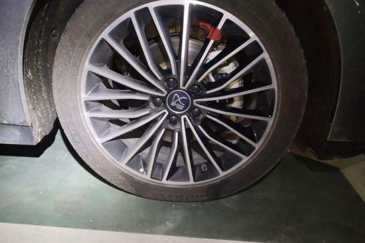 Used BYD Han 2022 DM-i 121KM Luxury Model Right Front Wheel Hub