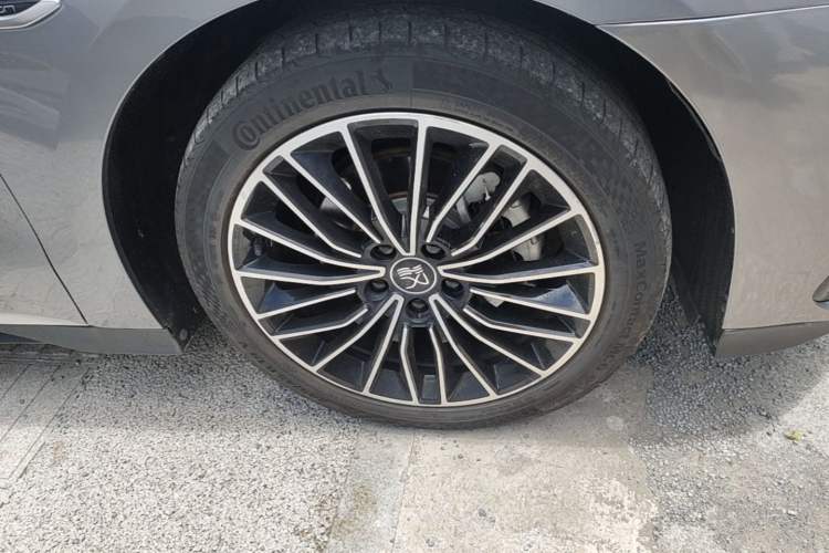 Used BYD Han 2022 DM-i 121KM Prestige Model Right Front Wheel Hub