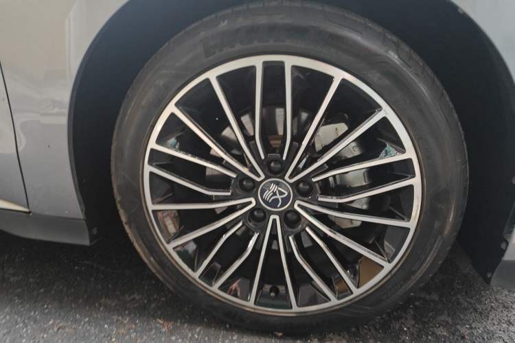 Used BYD Han 2022 DM-i 121KM Luxury Model Right Front Wheel Hub