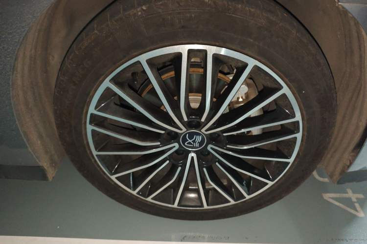 Used BYD Han 2022 DM-i 121KM Prestige Model Right Front Wheel Hub