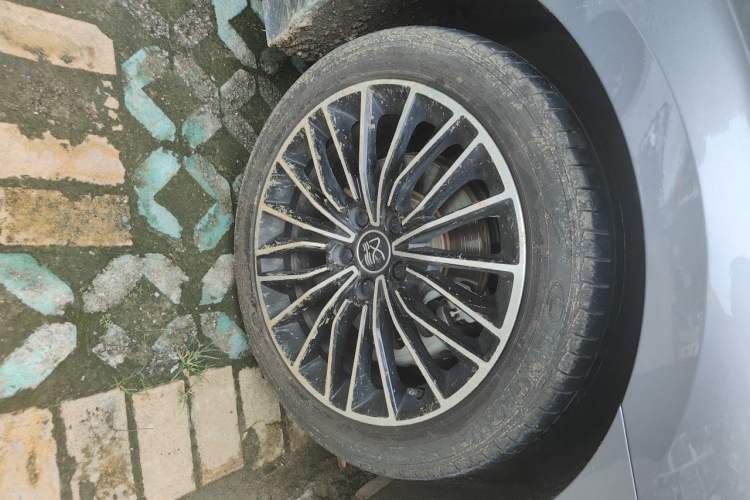 Used BYD Han 2022 DM-i 121KM Luxury Model Right Front Wheel Hub