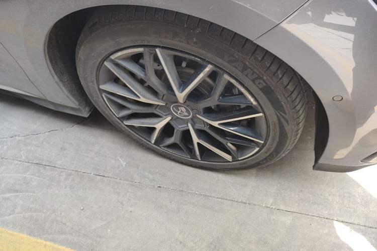 Used BYD Han 2022 EV Genesis Edition 610KM All-Wheel Drive Premium Model Right Front Wheel Hub