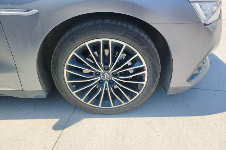 Used BYD Han 2022 DM-i 121KM Luxury Model Right Front Wheel Hub