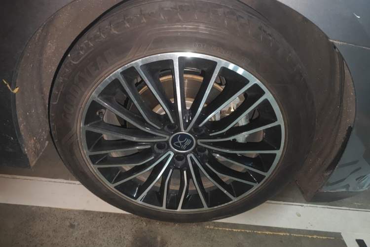 Used BYD Han 2022 DM-i 121KM Luxury Model Right Front Wheel Hub