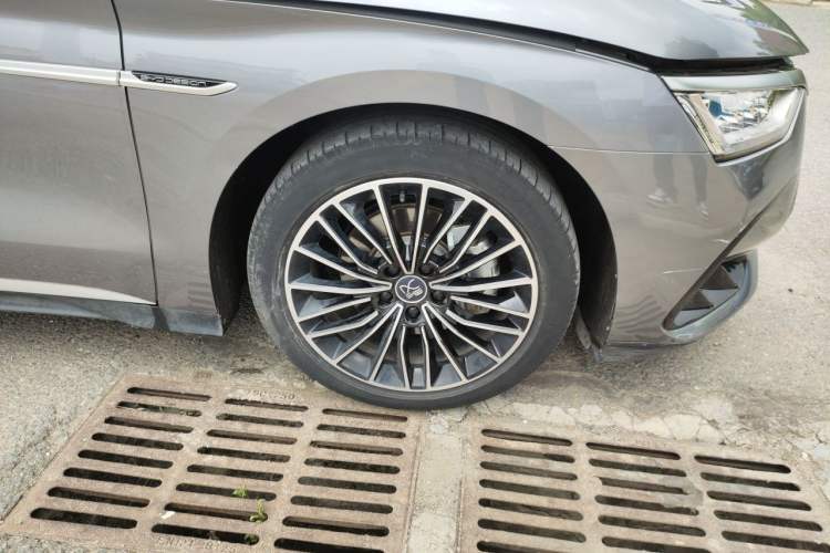Used BYD Han 2022 DM-i 121KM Prestige Model Right Front Wheel Hub