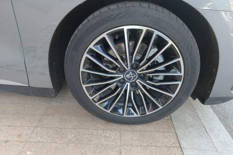 Used BYD Han 2022 DM-i 121KM Luxury Model Right Front Wheel Hub