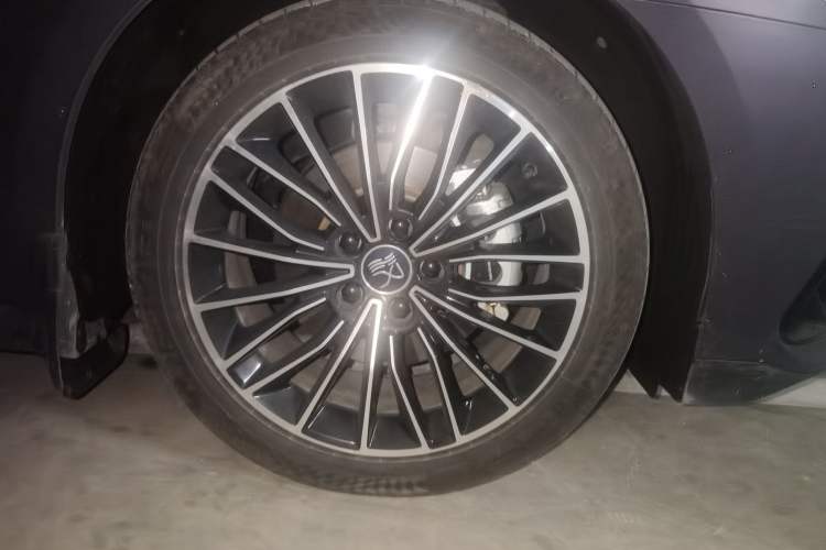 Used BYD Han 2022 DM-i 121KM Luxury Model Right Front Wheel Hub