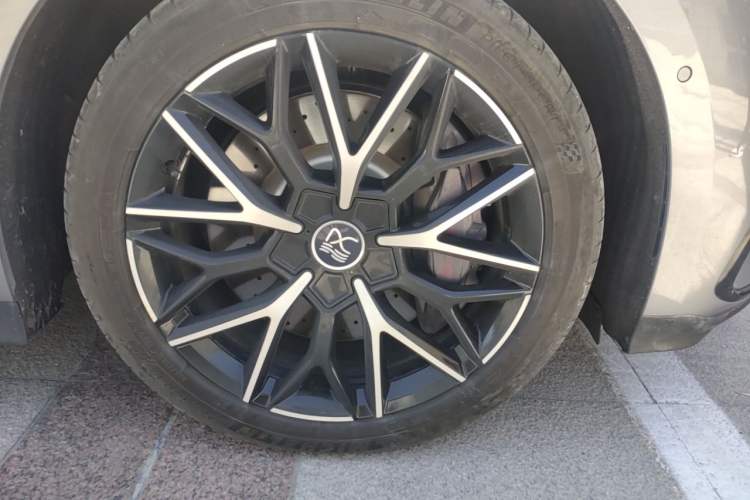 Used BYD Han 2022 EV Genesis Edition 610KM All-Wheel Drive Premium Model Right Front Wheel Hub