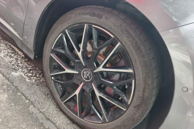 Used BYD Han 2022 EV Genesis Edition 610KM All-Wheel Drive Premium Model Right Front Wheel Hub