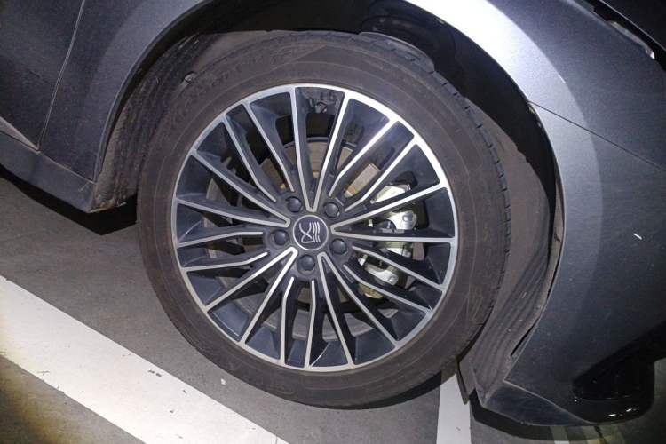 Used BYD Han 2022 DM-i 121KM Prestige Model Right Front Wheel Hub