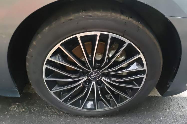 Used BYD Han 2022 DM-i 121KM Prestige Model Right Front Wheel Hub