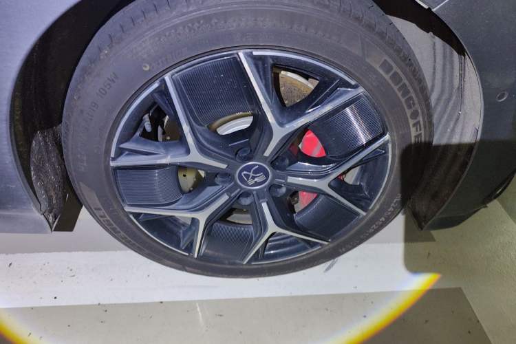 Used BYD Han 2022 EV Genesis Edition 715 km Front-Wheel-Drive Flagship Model Right Front Wheel Hub