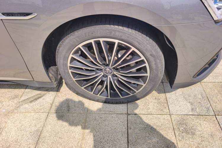 Used BYD Han 2022 DM-i 121KM Luxury Model Right Front Wheel Hub