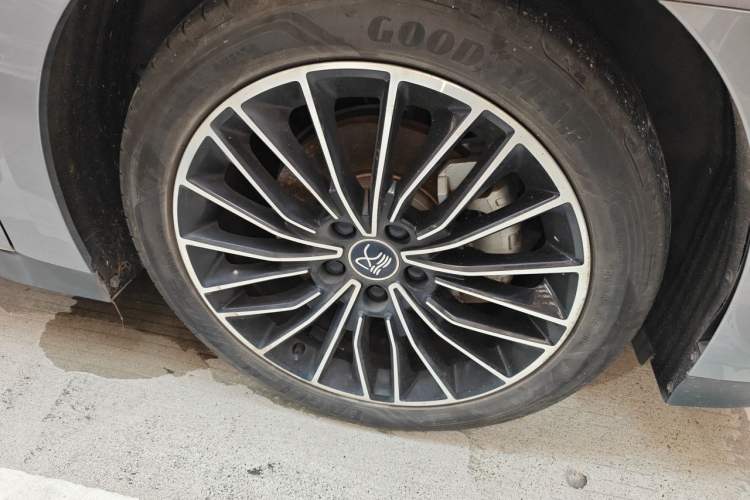 Used BYD Han 2022 DM-i 121KM Prestige Model Right Front Wheel Hub