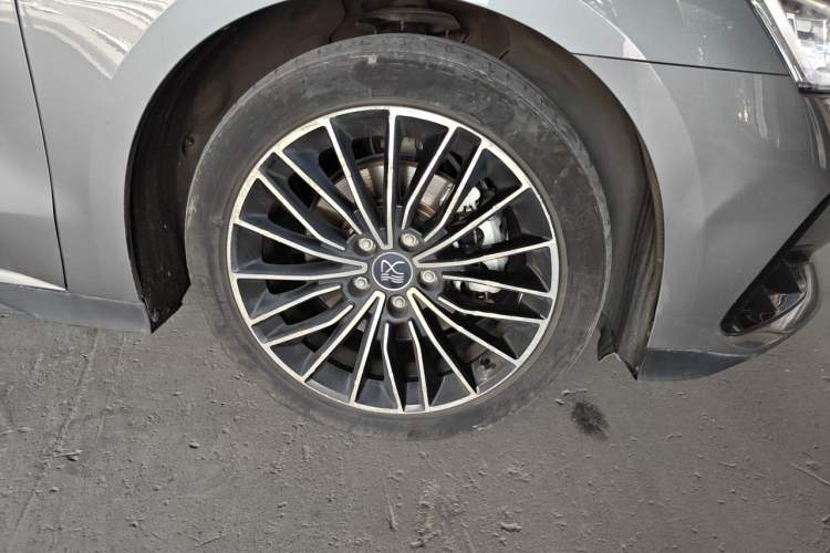Used BYD Han 2022 DM-i 121KM Luxury Model Right Front Wheel Hub
