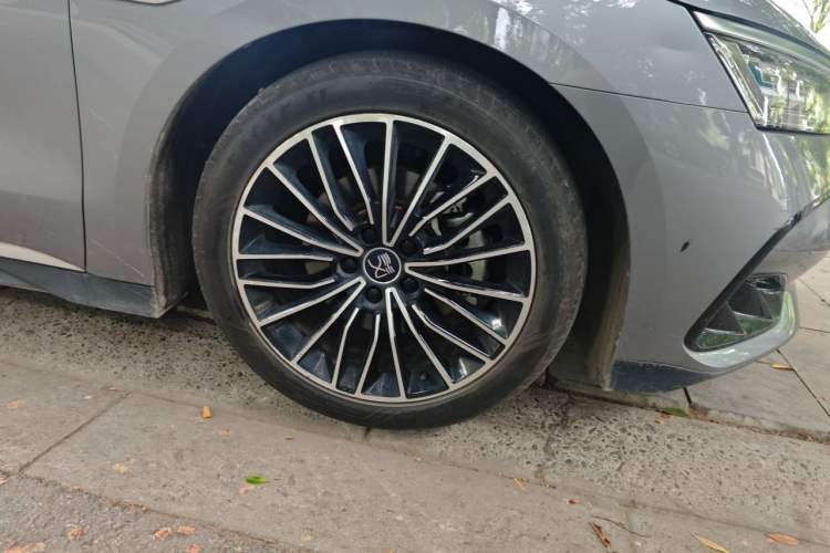 Used BYD Han 2022 DM-i 121KM Luxury Model Right Front Wheel Hub