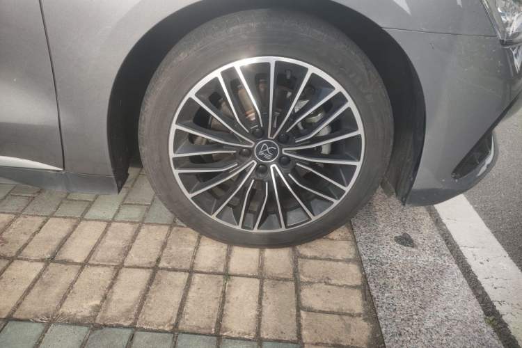 Used BYD Han 2022 DM-i 121KM Luxury Model Right Front Wheel Hub