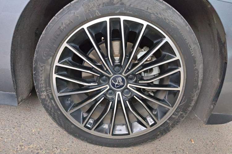 Used BYD Han 2022 DM-i 121KM Luxury Model Right Front Wheel Hub