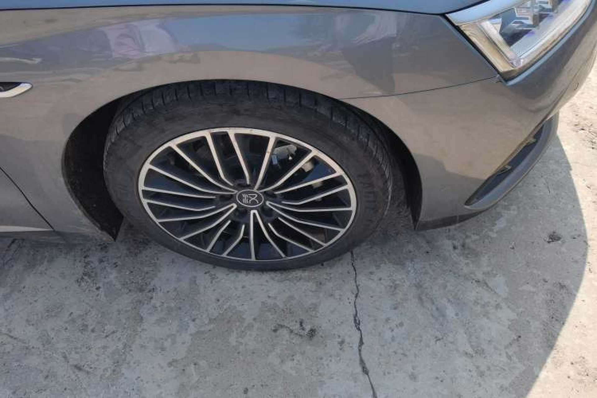 Used BYD Han 2022 DM-i 121KM Luxury Model Right Front Wheel Hub