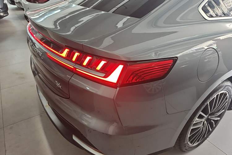 Used BYD Han 2022 EV Genesis Edition 715KM Front-Wheel-Drive Prestige Model Right Rear Taillight
