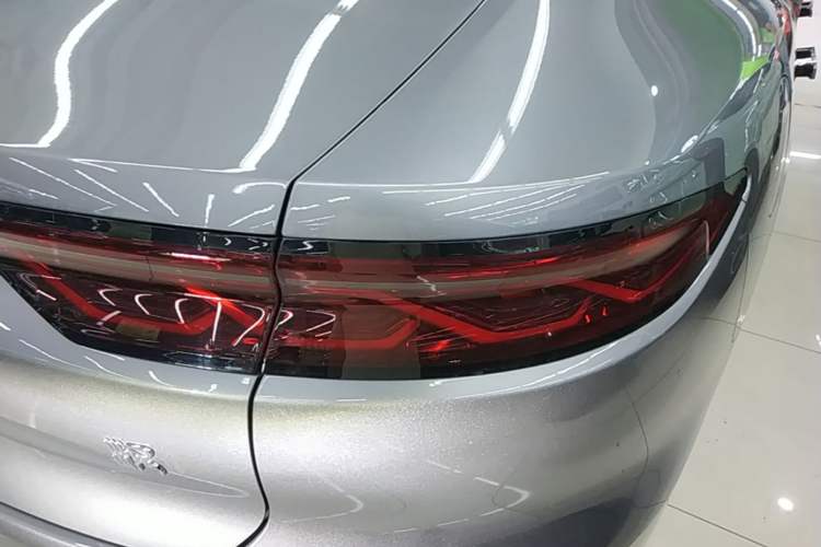 Used BYD Han 2022 DM-i 121KM Luxury Model Right Rear Taillight