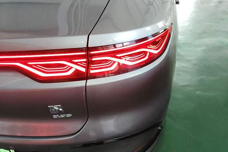 Used BYD Han 2022 EV Genesis Edition 610KM All-Wheel Drive Premium Model Right Rear Taillight