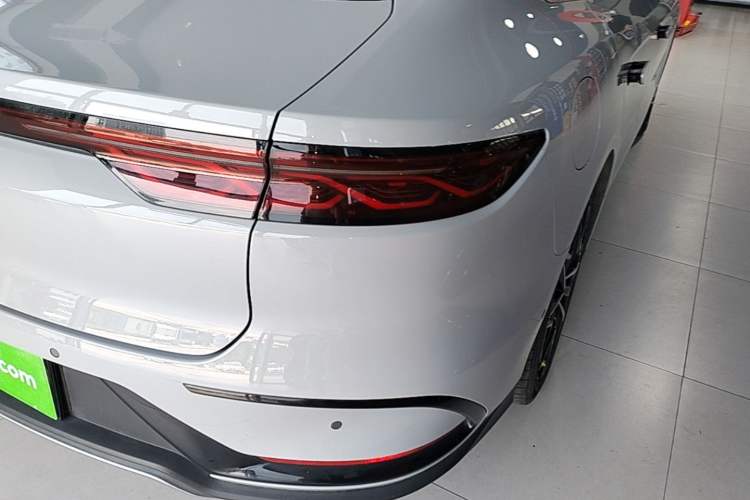 Used BYD Han 2022 DM-p 202km Four-Wheel Drive Flagship Model Right Rear Taillight