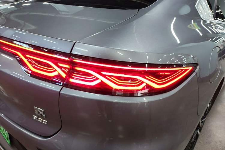 Used BYD Han 2022 EV Genesis Edition 610KM All-Wheel Drive Premium Model Right Rear Taillight
