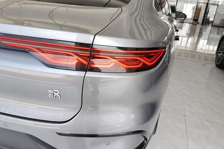 Used BYD Han 2022 EV Genesis Edition 715KM Front-Wheel-Drive Prestige Model Right Rear Taillight